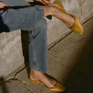 Doen Golden Satin Flats Strap Slingback Closed Toe Size 39 US 9/9.5 Womens EUC